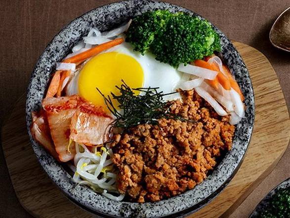 D05 Minced Beef Bibimbap 免治牛肉石鍋飯(辣）